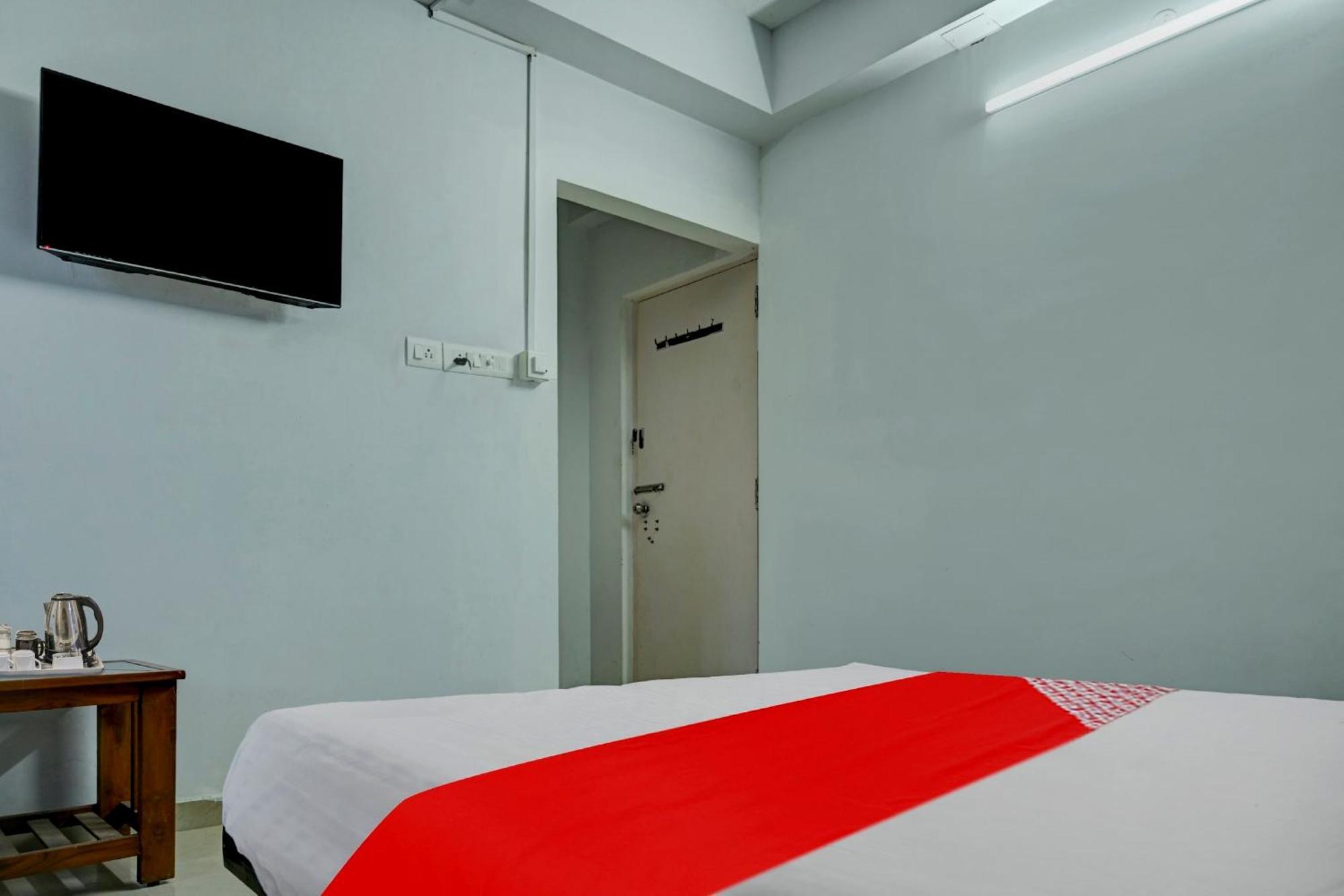 Live As Chn727 Hotel Guduvancheri Exterior photo